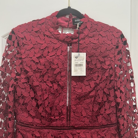 Burgundy lace dress - Picture 4 of 6